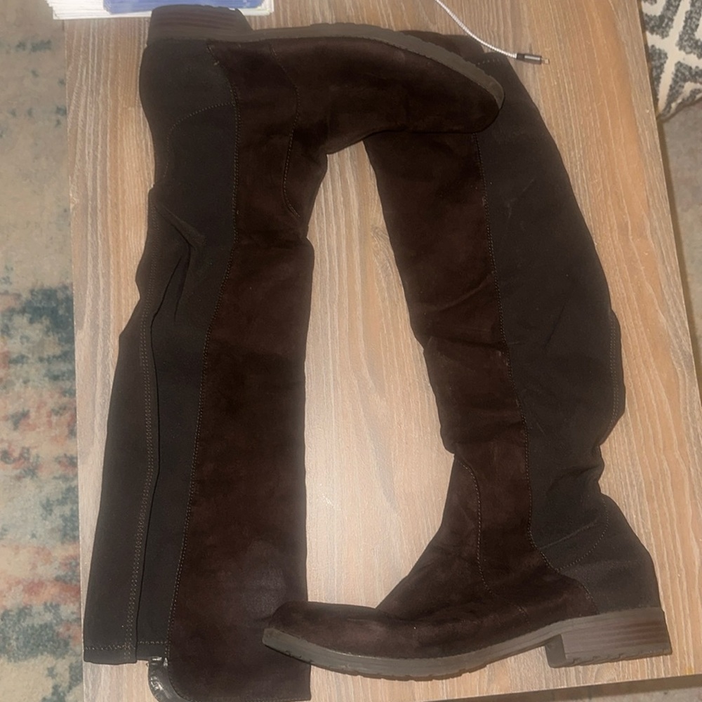 Black knee boots